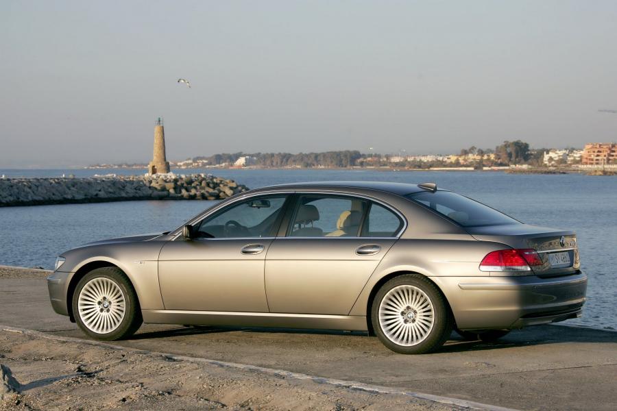  BMW 7-Series L 2006 года  (фото 12 из 89)